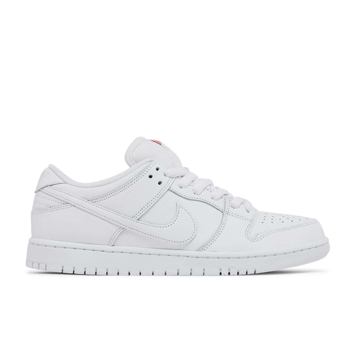 Nike SB Dunk Low Pro ISO “Triple White” TÊNIS NIKE SB DUNK LOW PRO ALL WHITE
