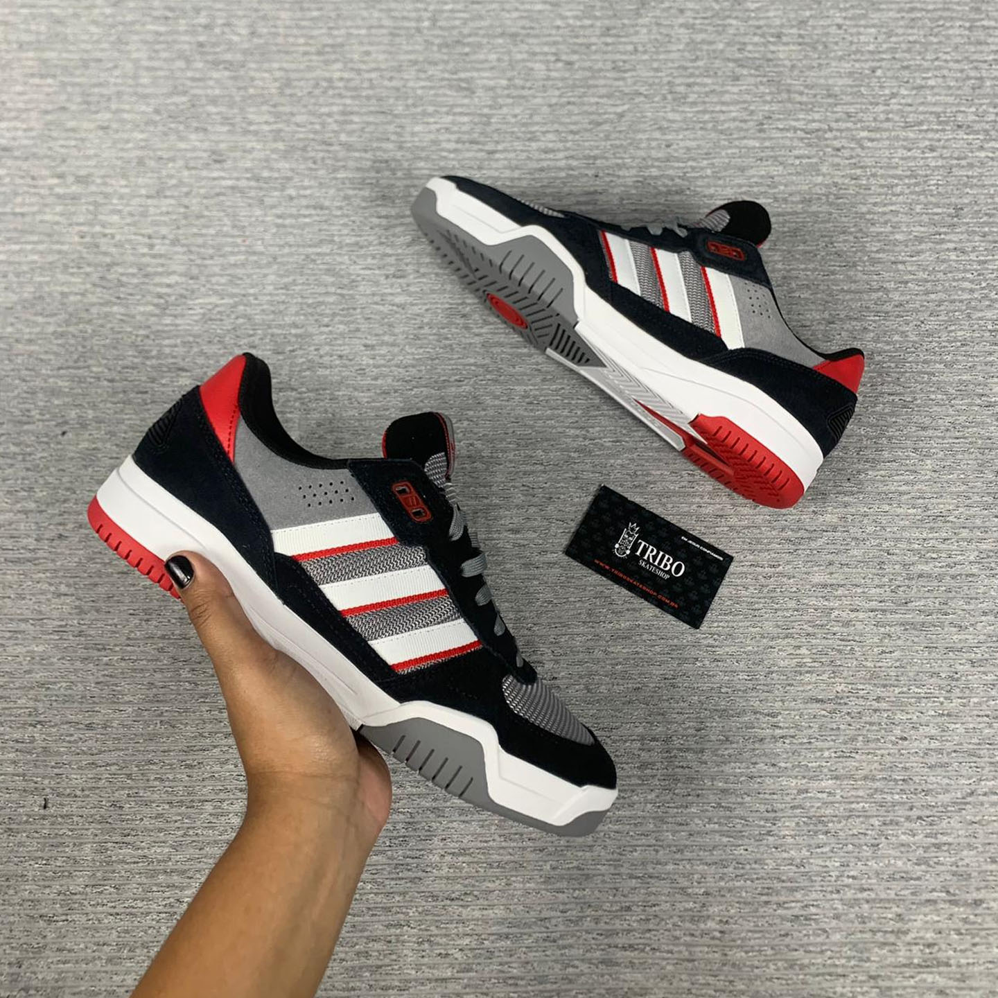 TÊNIS ADIDAS TEKKIRA CUP PRETO/VERMELHO